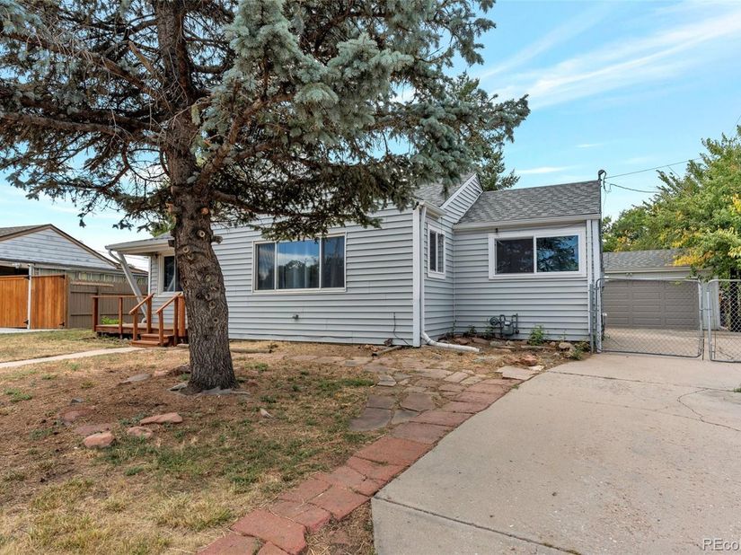 11612 Del Mar Parkway, Aurora CO 80010
