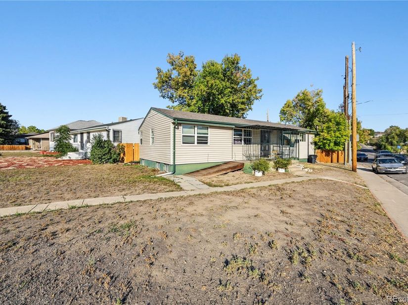 1000 Perry Street, Denver CO 80204