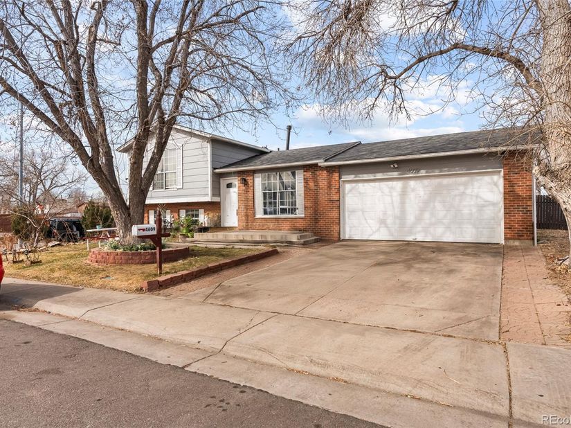 4609 Fontana Way, Denver CO 80239
