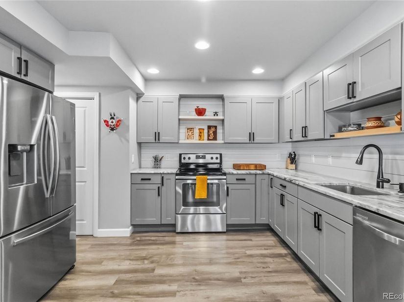 2556 E Easter Avenue, Littleton CO 80122