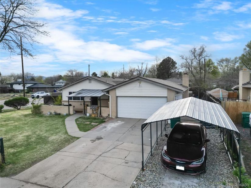 1093 S Holland Street, Lakewood CO 80226