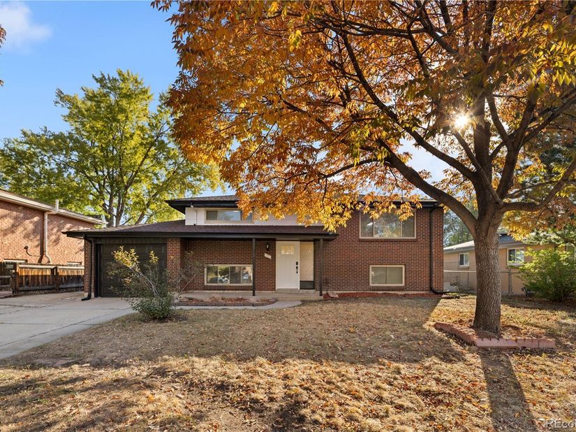 860 Newcombe Street, Lakewood CO 80215