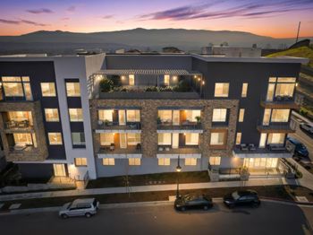 382 Llano De Los Robles Avenue