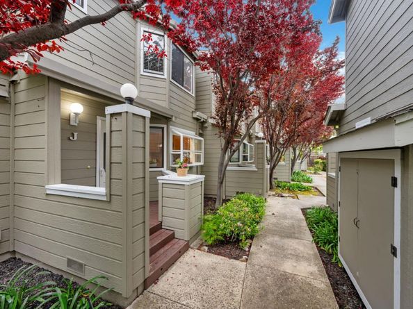 2071 Plymouth Street J, Mountain View CA 94043