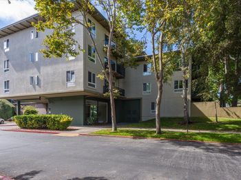 928 Peninsula Avenue