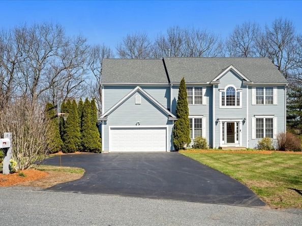 16 Blackstone Ln, Grafton MA 01560