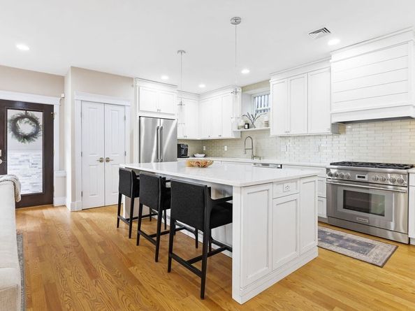 7 Whitman St 1, Somerville MA 02144