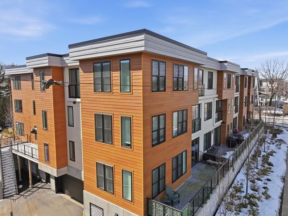 68 Los Angeles PH5, Newton MA 02458