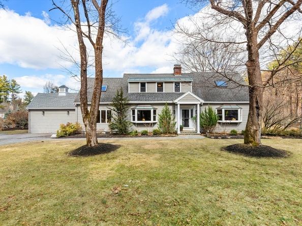 319 Lowell St, Lynnfield MA 01940