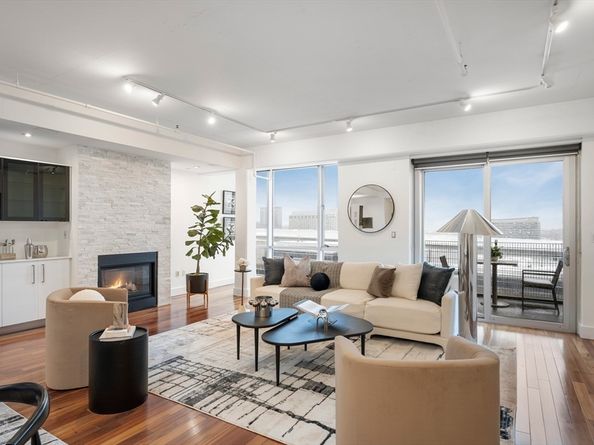 25 Channel Center St PH201, Boston MA 02210