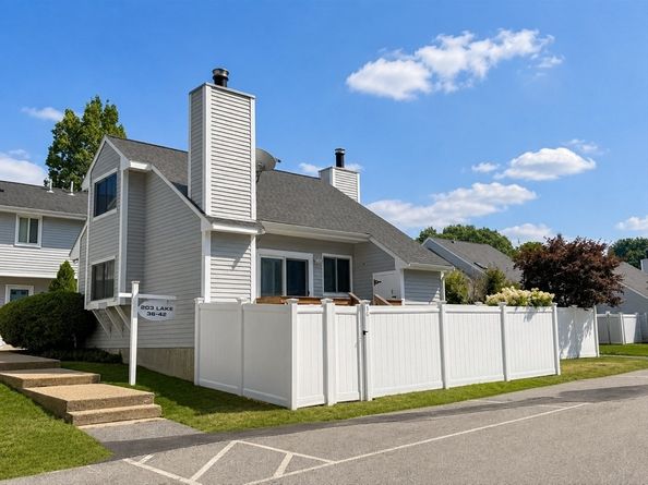 203 Lake St 36, Weymouth MA 02189