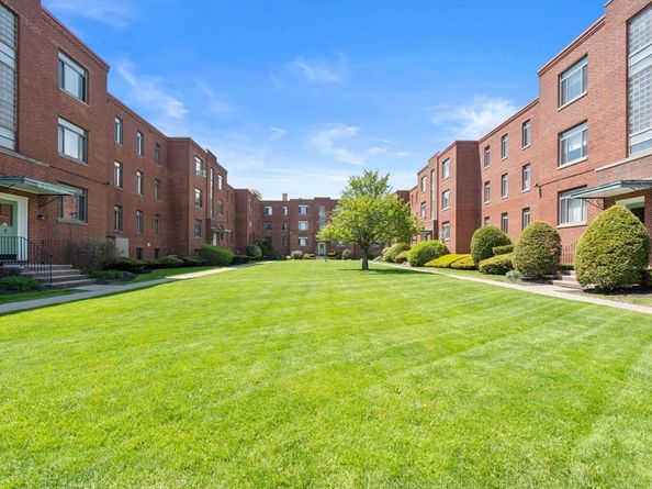10 Ashland St 2L, Worcester MA 01609