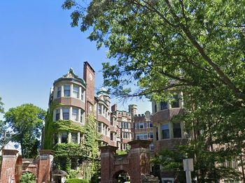 10 Dana St
