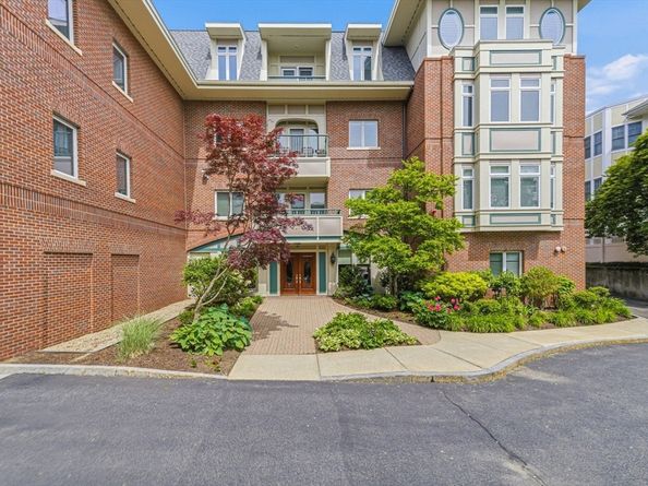630 Hammond St 209, Brookline MA 02467