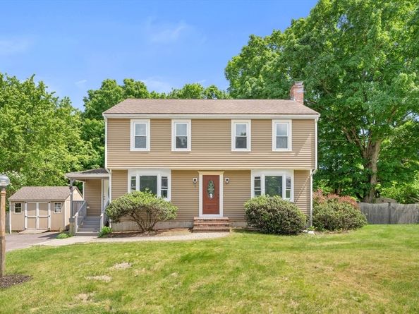 5 Tuckoosa Cir, Bridgewater MA 02324