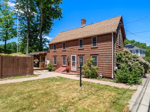 17 Stafford St, Plymouth MA 02360