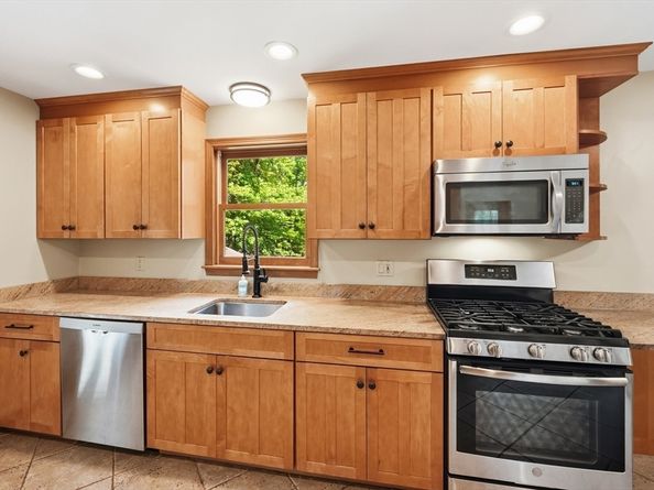 50 Melrose Ave, Tewksbury MA 01876