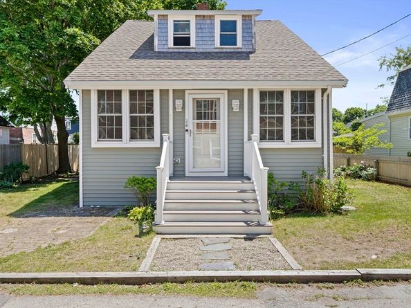 14 L St, Hull MA 02045