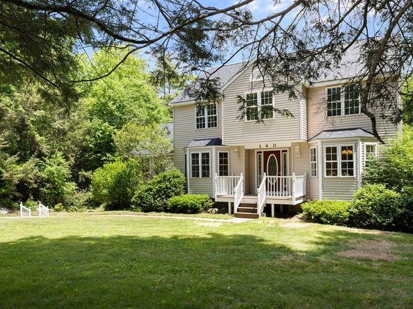 140 Paradise Ln, Sturbridge MA 01518