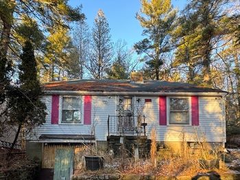98 Medway St