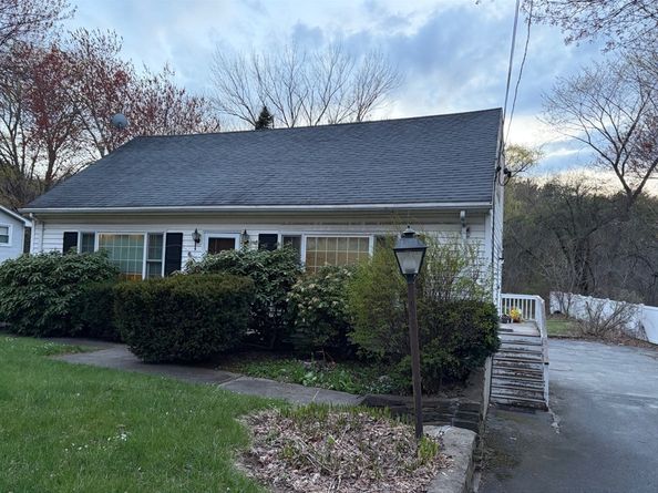 112 Marlboro Rd, Southborough MA 01772