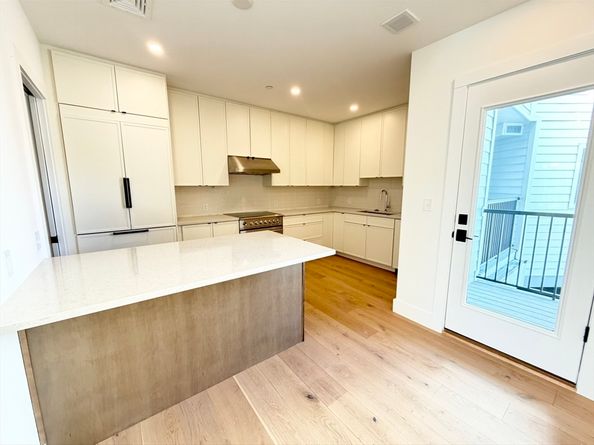 10 Elm Street 10, Newton MA 02465