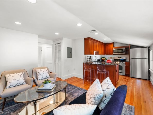 60 Denton Rd 3, Wellesley MA 02482