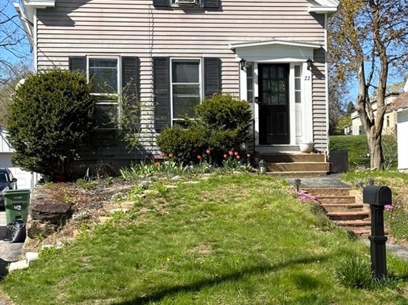 22 Spring St, North Brookfield MA 01535