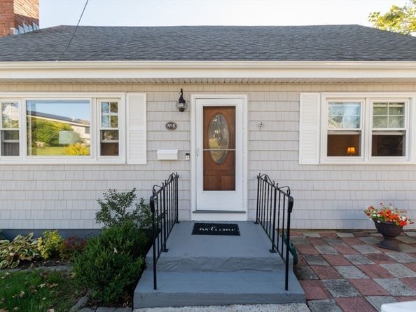 8 Siren St, Winthrop MA 02152
