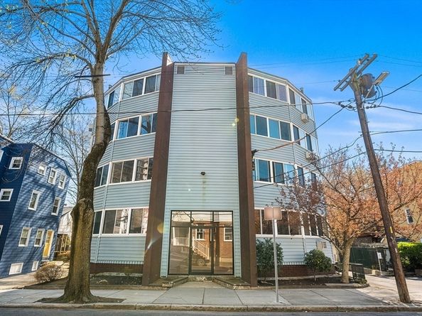 516 Green St 4B, Cambridge MA 02139