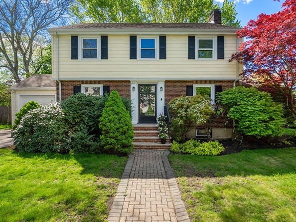 215 Cross St, Belmont MA 02478