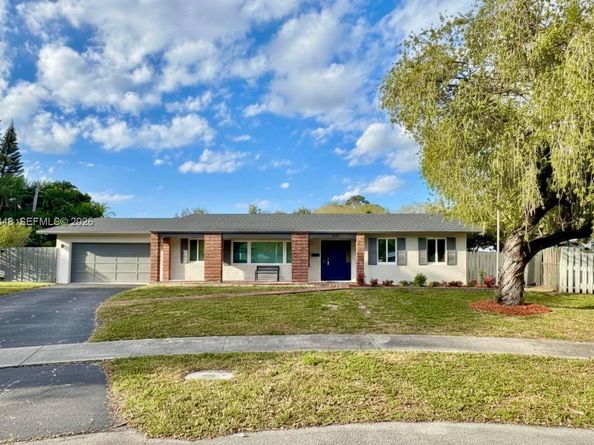 7081 NW 8th Ct, Plantation FL 33317