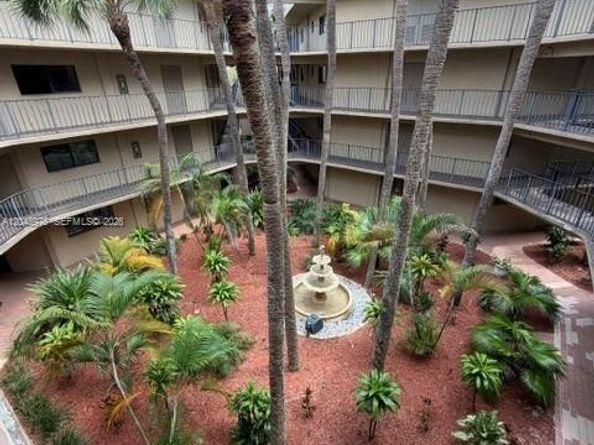 8635 NW 8th St 303, Miami FL 33126