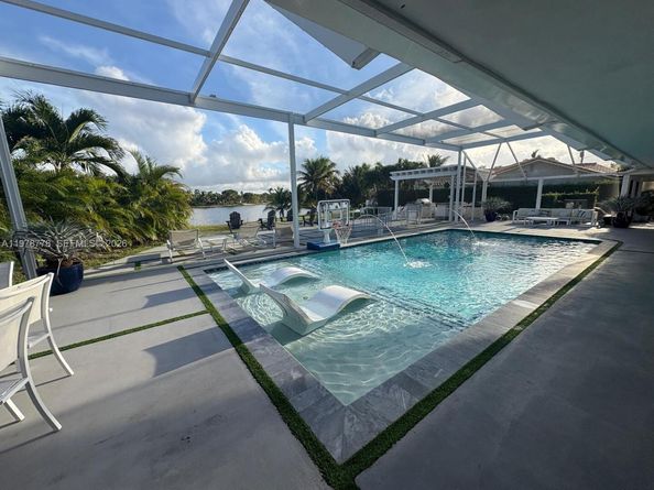 6890 Winged Foot Dr, Hialeah FL 33015