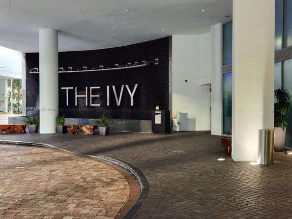 90 SW 3rd St 3706, Miami FL 33130