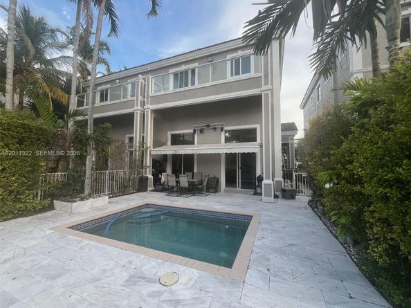 3915 NE 168th St 3915, North Miami Beach FL 33160