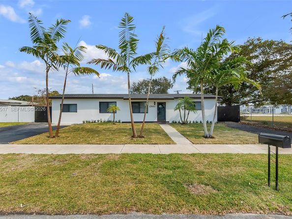 17887 78th Pl, Hialeah FL 33015
