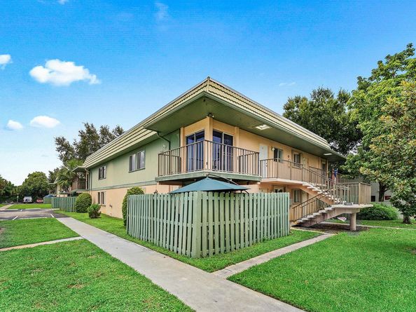 1866 Fairview Villas Drive 3, Palm Springs FL 33406