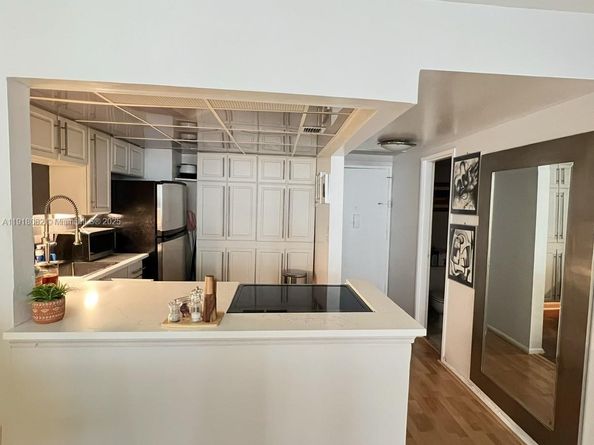 1228 West Ave 911, Miami Beach FL 33139