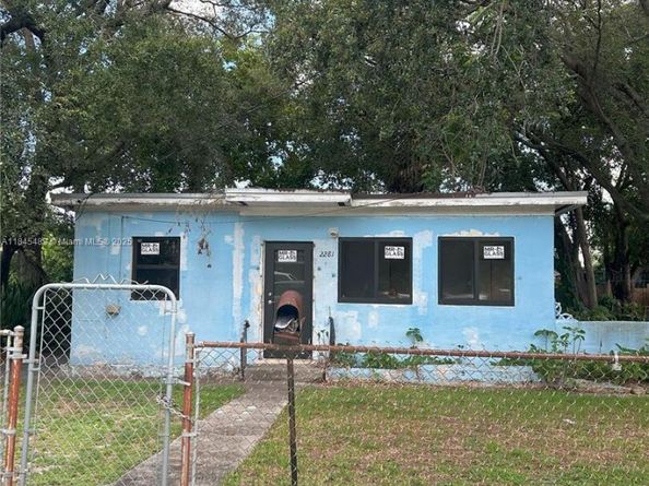 2281 NW 153rd St, Miami Gardens FL 33054