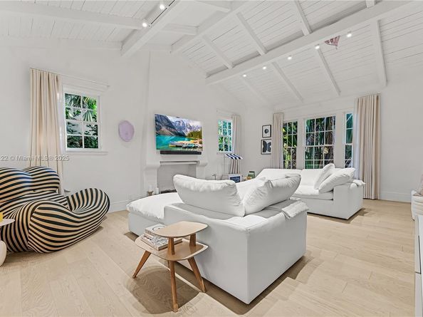 3747 Royal Palm Ave, Miami Beach FL 33140