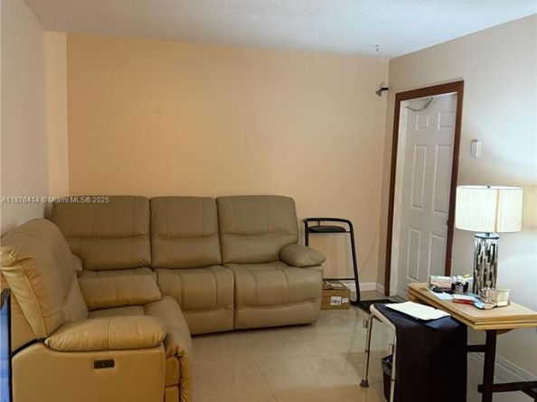 2145 Pierce St 118, Hollywood FL 33020