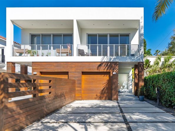 2977 Bridgeport Ave, Miami FL 33133