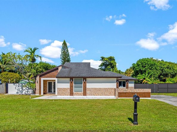 15281 SW 153rd St, Miami FL 33187