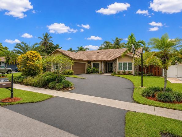 1491 NW 99TH Avenue, Plantation FL 33322