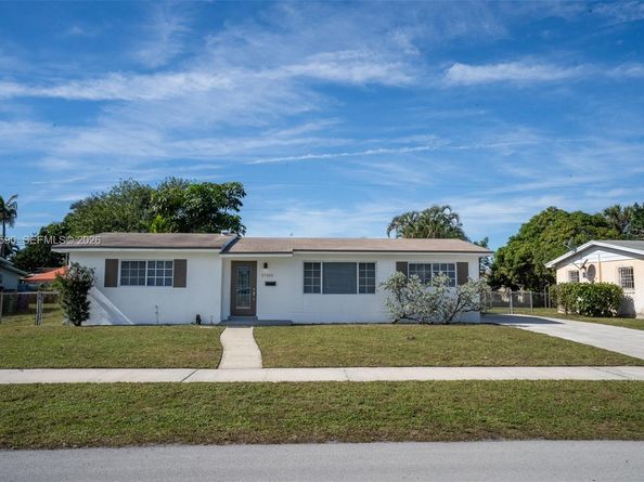 17202 NW 9th Ct, Miami Gardens FL 33169