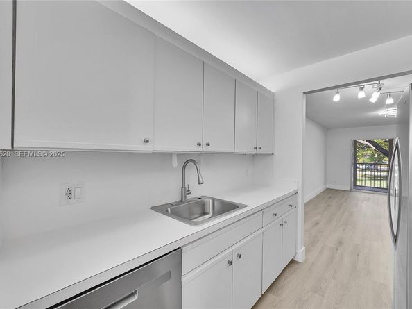 1200 SW 124th Ter 207O, Pembroke Pines FL 33027