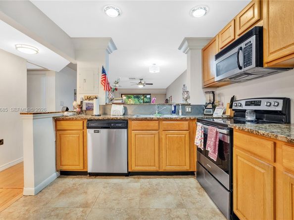 3777 NW 78th Ave 15G, Davie FL 33024