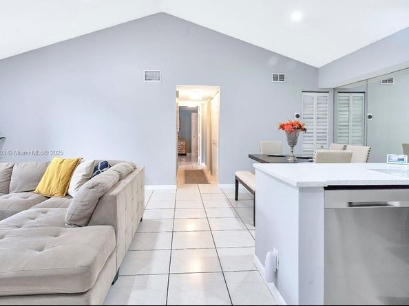 3001 N Oakland Forest Dr 301, Oakland Park FL 33309