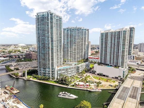 90 SW 3rd St 3003, Miami FL 33130
